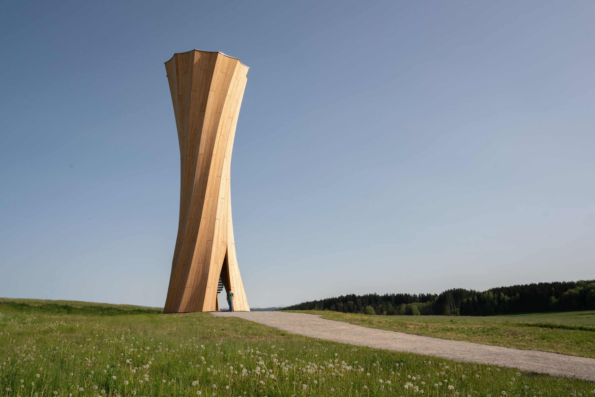 Башня Ванген - это первое многоуровневое сооружение, в котором используются самоформованные деревянные элементы